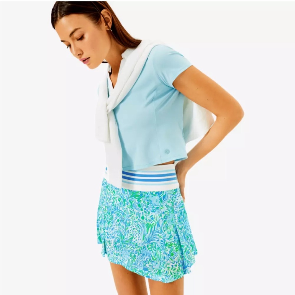 Luxletic Yvonne Skort
Color:  Hydra Blue Dandy Lions
Size:  M